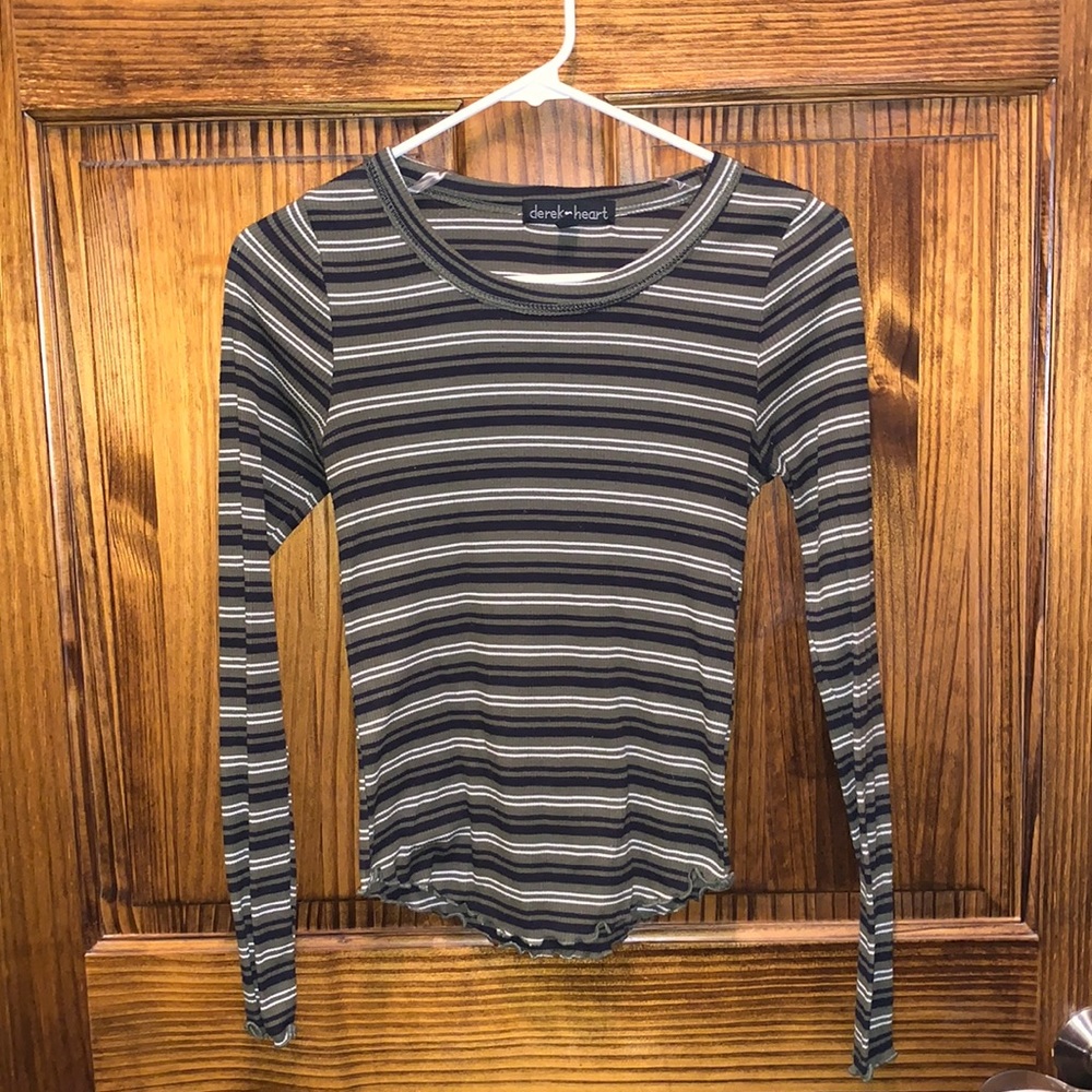 🌻lettuce edge long sleeve top!